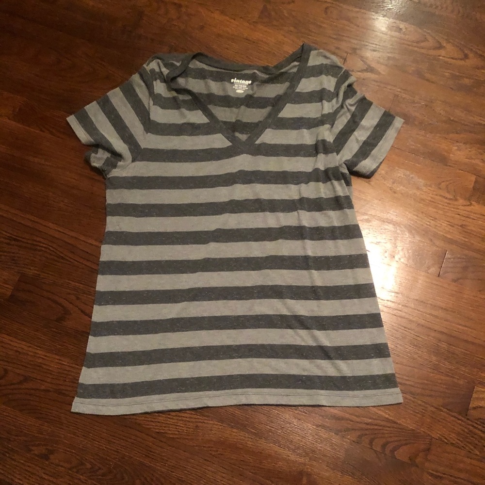 Old Navy! XXL! V neck! Like new!